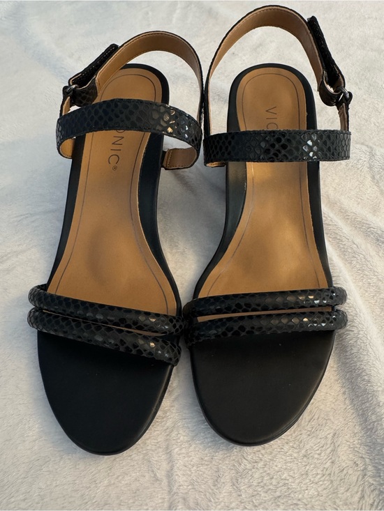 Vionic Shoes - Vionic Emmy Wedge Sandal - Black Lizard Embossed Strappy Sandal Size 8.5